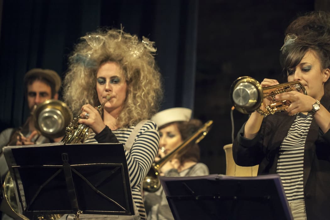 Emma Richards plays French Horn with fellow Blackbird Ensemble member Elizabeth Stokes on Trumpet.