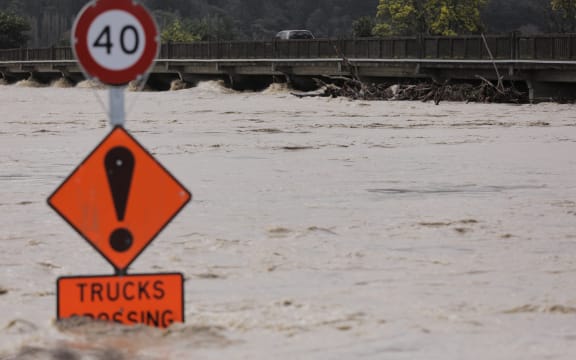 Cars are seen crossing the Wairau River Bridge on SH1 between Blenheim and Picton on 20 August, 2022.