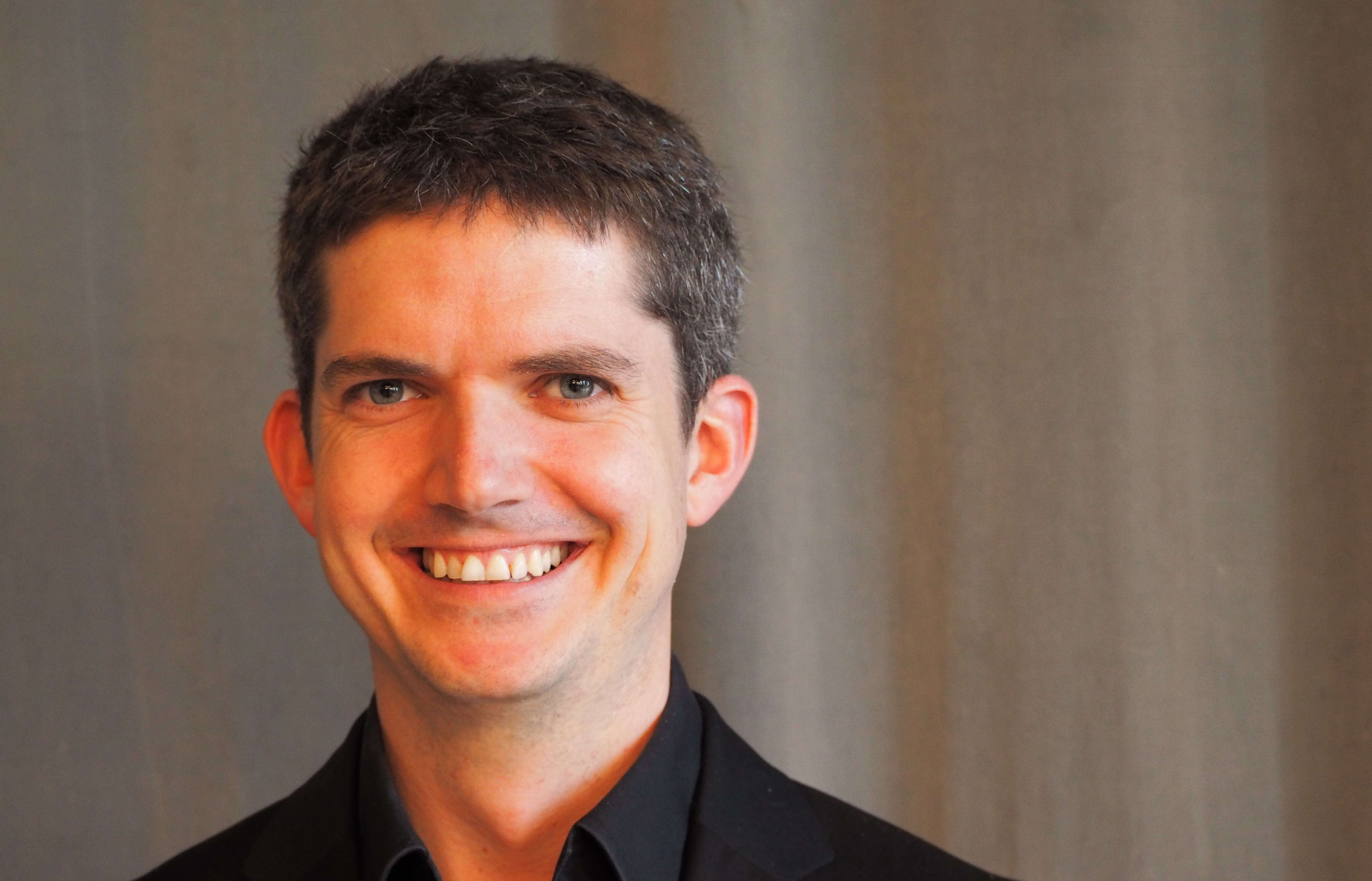 Violist Chris van der Zee