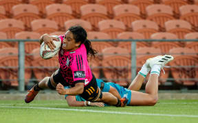 Kennedy Simon of Chiefs Manawa scores a try during Super Rugby Aupiki