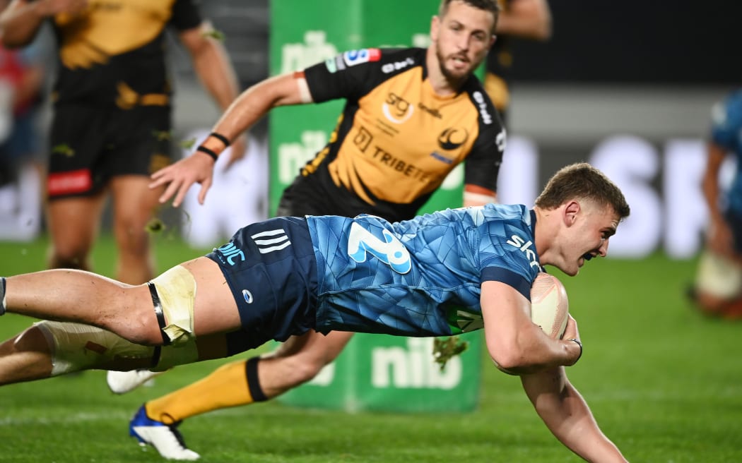 Dalton Papali'i scores a try.
Blues v Force