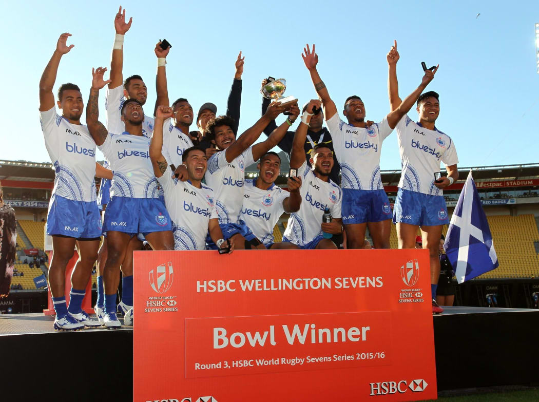 Samoa celebrate winning the bowl title.