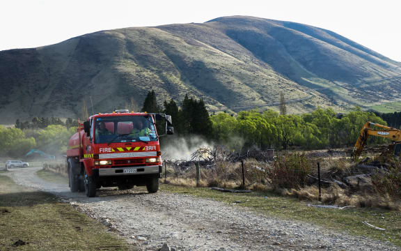 Emergency services on Quailburn Road near the Lake Ohau fire