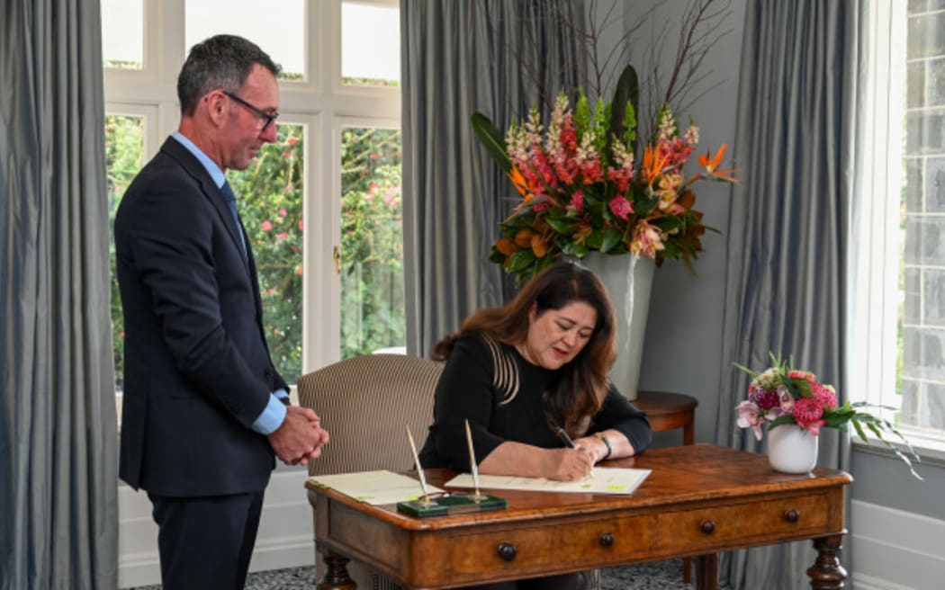 Dame Cindy Kiro signs election writ