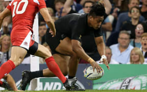Julian Savea scores against Georgia RWC2015