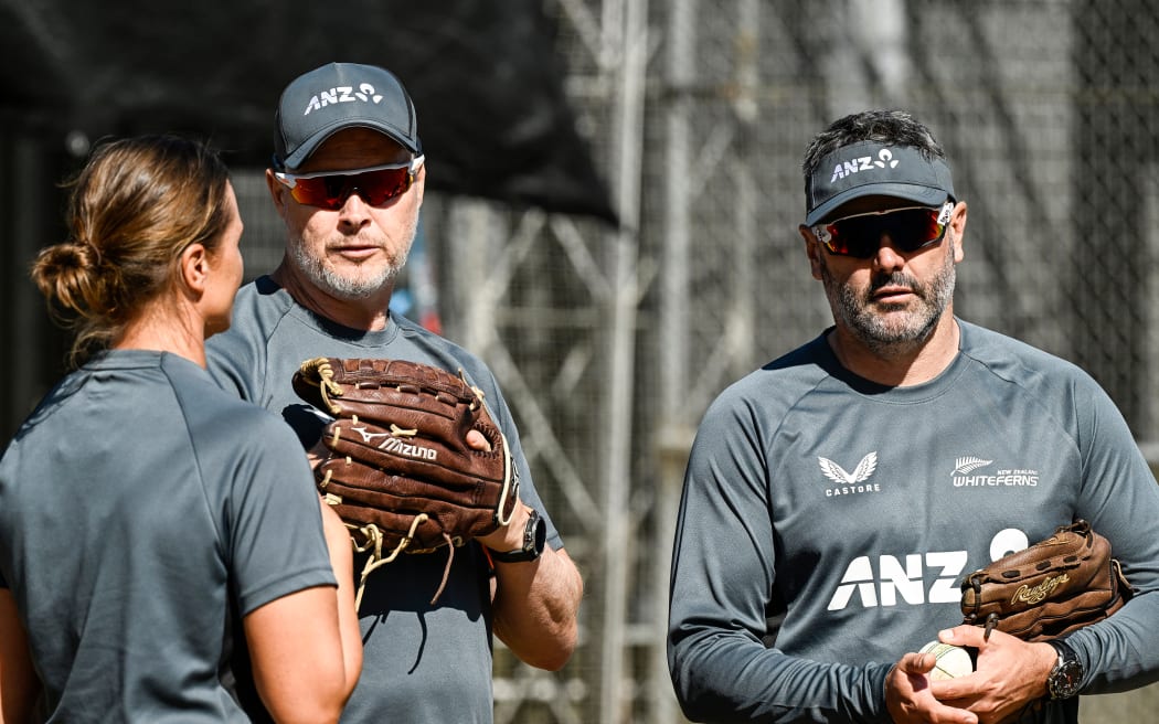 Suzie Bates of New Zealand speaks with Paul Wiseman of NZ Cricket and New Zealand White Ferns coach Ben Sawyer.