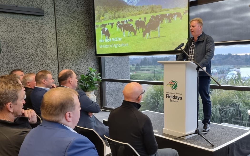 Agriculture Minister Todd McClay, MPI Director-General Ray Smith and Associate Agriculture Minister Andrew Hoggard present the SOPI report.