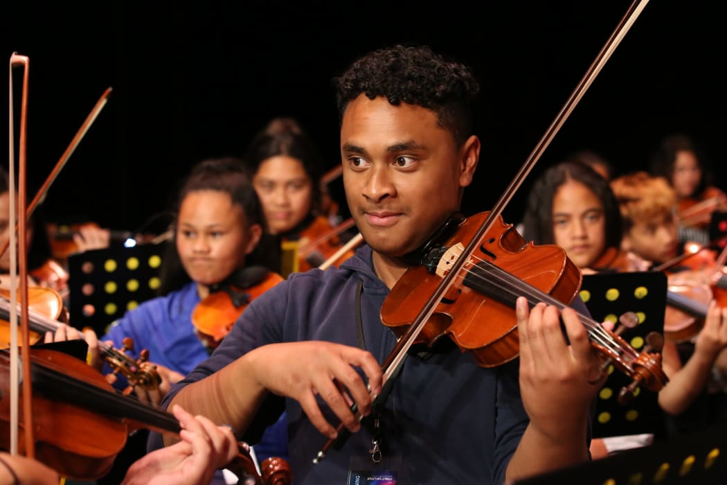 Violinist Toloa Faraimo with Virtuoso Strings