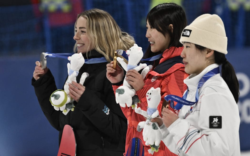 Watch: Zoi Sadowski-Synnott wins silver in snowboarding big air final ...