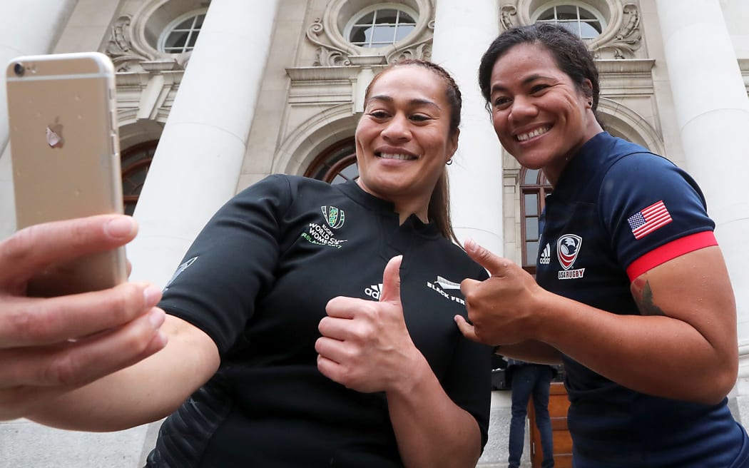Black Ferns captain Fiao'o Faamausili takes a selfie with American skipper Tiffany Faaee.