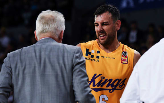 Sydney Kings Andrew Bogut(R) talks to Sydney Kings head coach Andrew Gaze(L).
SKYCITY Breakers v Sydney Kings, ANBL Basketball League, Spark Arena, Auckland, New Zealand. 9 December 2018. © Copyright Image: Marc Shannon / www.photosport.nz.