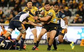 Jeff Toomaga-Allen looks to break the Brumbies defense