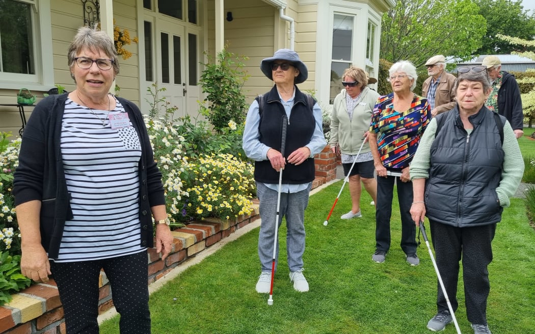 Jan Worthington hosted about a dozen low vision visitors at the Hurworth Country Garden.