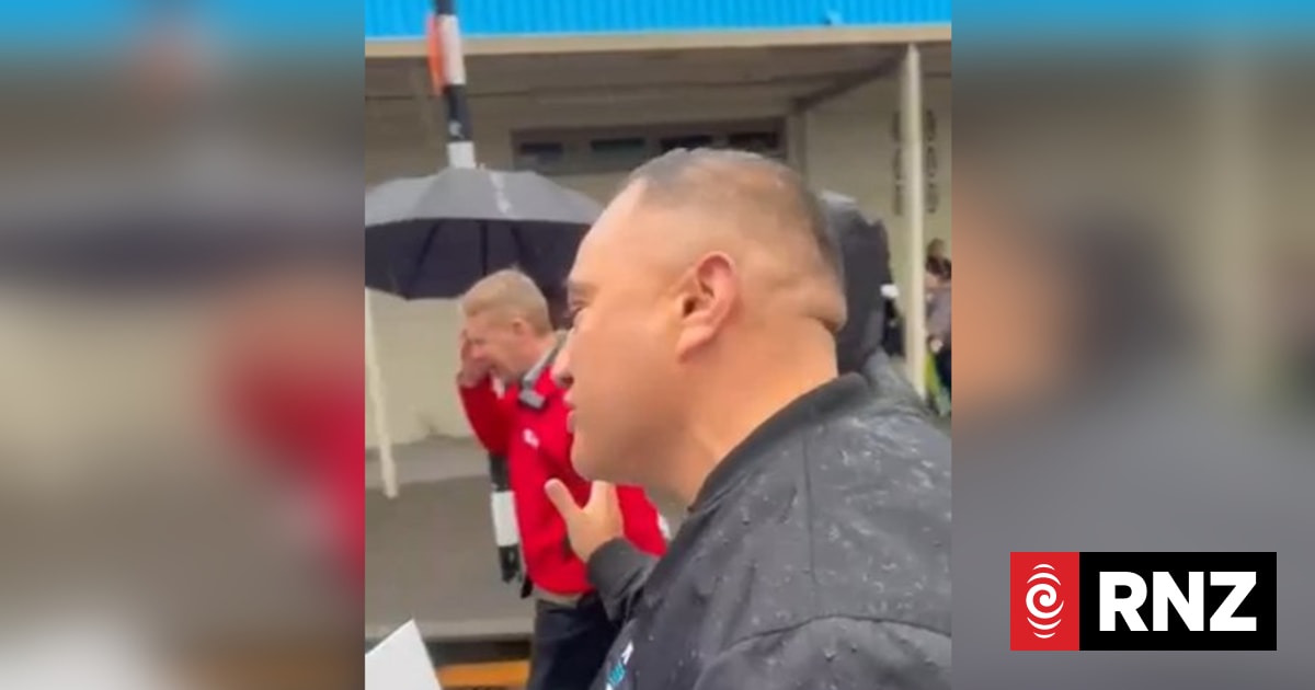 'What's a woman?': Vision NZ's Karl Mokaraka heckles Chris Hipkins at Ōtara Markets