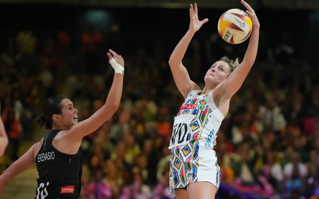 Jeante Strydom of South Africa (R) and Ameliaranne Ekenasio of New Zealand (L) during the 2023 Netball World Cup game between South Africa and New Zealand in Cape Town, South Africa on 2 August 2023 © Nic Bothma/BackpagePix