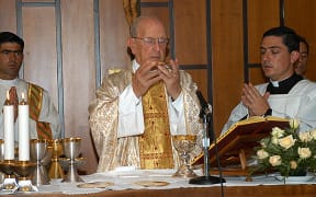 Picture downloaded from the official site of the Legionaries of Christ of Mexican catholic Father Marcial Maciel (C) celebrating the solemn Mass, 15 August 2005 in Rome.