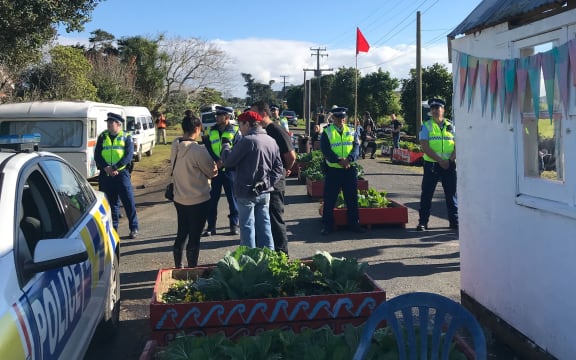 Police at Ihumātao to serve an eviction notice by a bailiff against people who have been occupying the site.
