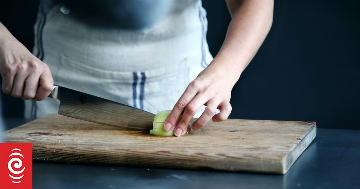What's the best chopping board to use and how do you clean it? | RNZ