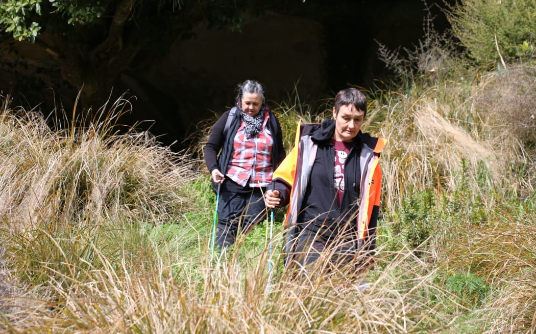 Rachel Solomon and Amanda Symon wind their way down the gully