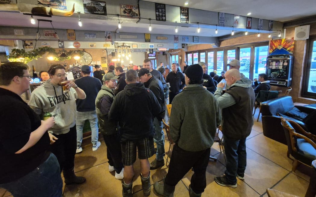 Workers gather in the Clyde tavern after the meeting on the closure of the Winstone Pulp mills.