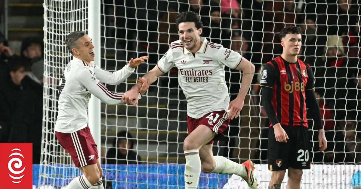 Arsenal strengthen Premier League grip as Wolves finally win