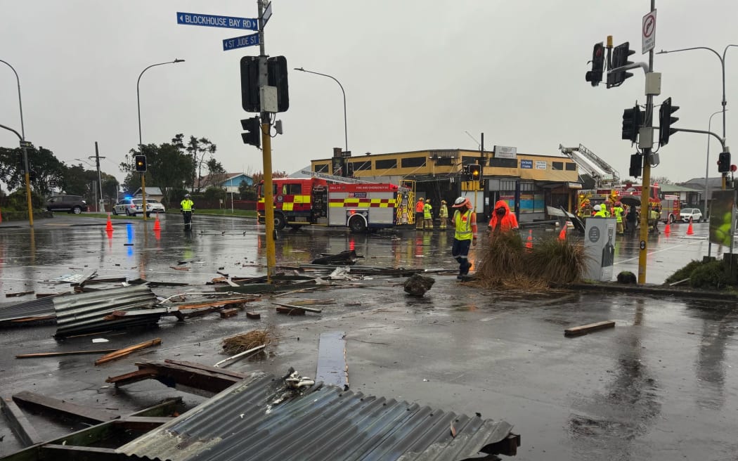 Intersection New North Road and Blockhouse Bay Road