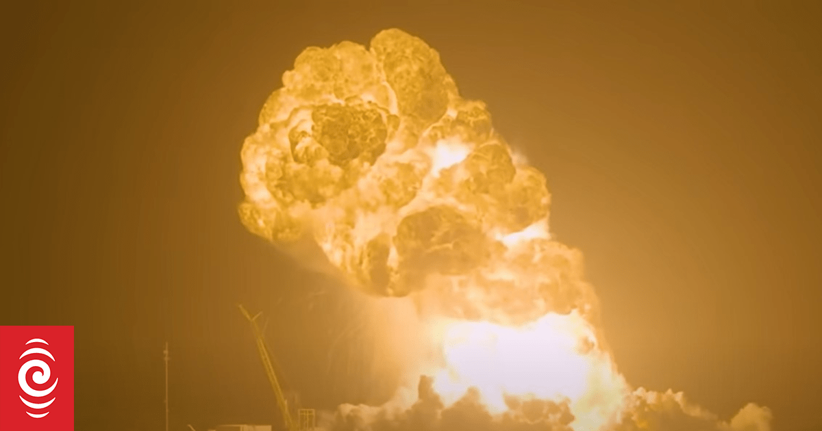 Elon Musks SpaceX-Raketen explodieren immer wieder zum denkbar ...