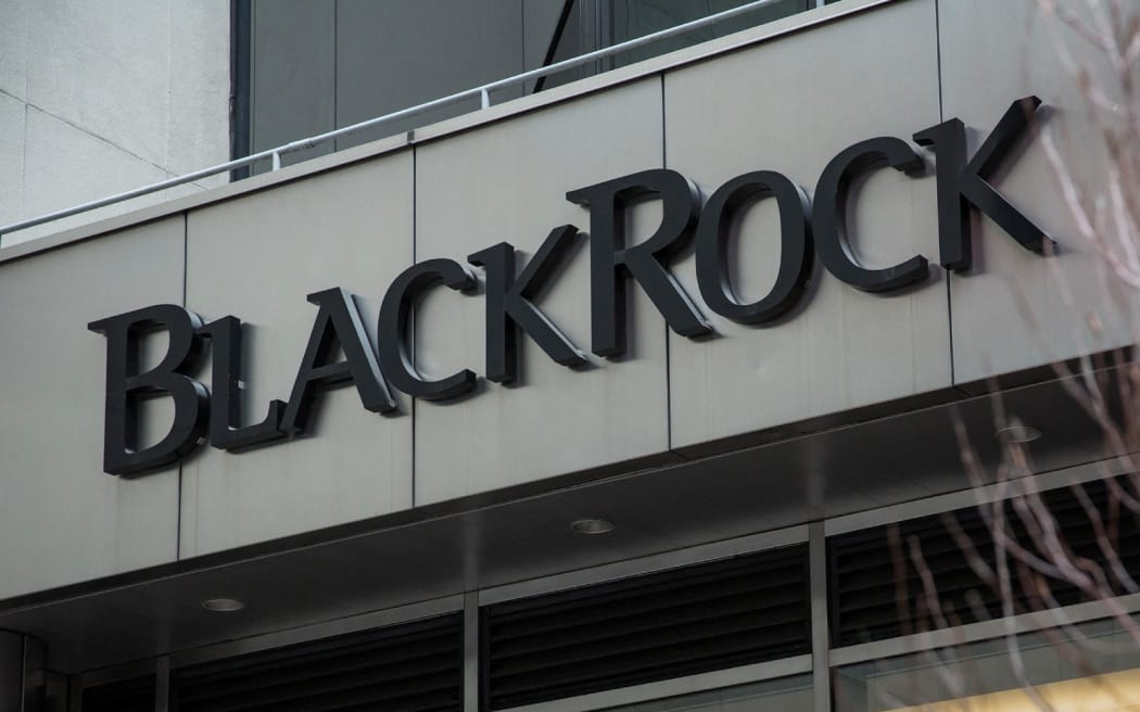 NEW YORK, NY - JANUARY 16: A sign hangs on the BlackRock offices on January 16, 2014 in New York City. Blackrock posted a 22 percent increase in the most recent quarterly profits announcement.   Andrew Burton/Getty Images/AFP (Photo by Andrew Burton / GETTY IMAGES NORTH AMERICA / Getty Images via AFP)