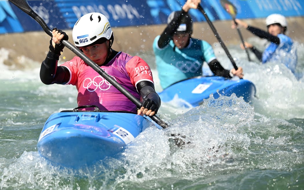 Australia's Noemie Fox (L) competes in the women's kayak cross quarterfinal of the canoe slalom competition at Vaires-sur-Marne Nautical Stadium in Vaires-sur-Marne during the Paris 2024 Olympic Games on August 5, 2024. (Photo by Bertrand GUAY / AFP)