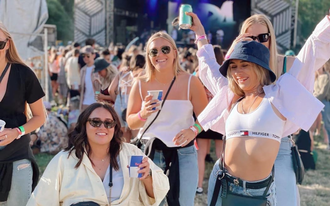 Bailley Unahi with friends