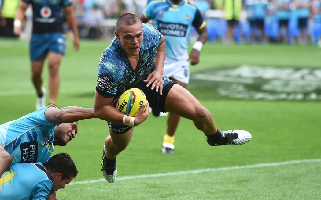 Tuimoala Lolohea scores for the Warriors in their opening win over the Titans