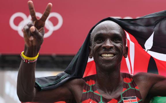 Kenya's Eliud Kipchoge celebrates after winning the men's marathon final during the Tokyo 2020 Olympic Games in Sapporo on August 8, 2021.