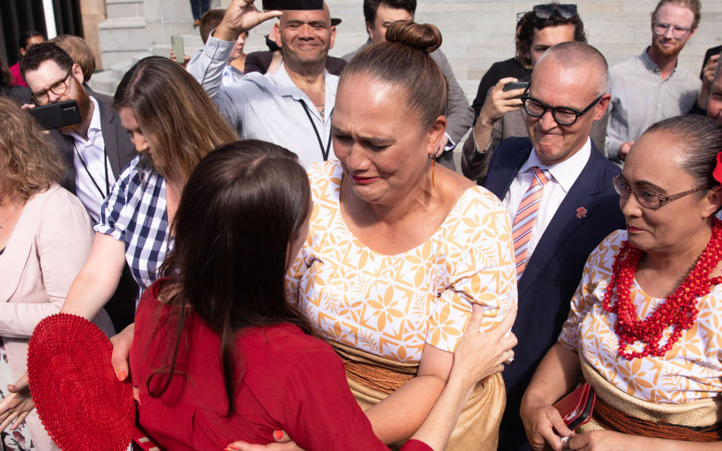 Crowds applaud outgoing PM Jacinda Ardern as she leaves parliament for the final time as Prime Minister