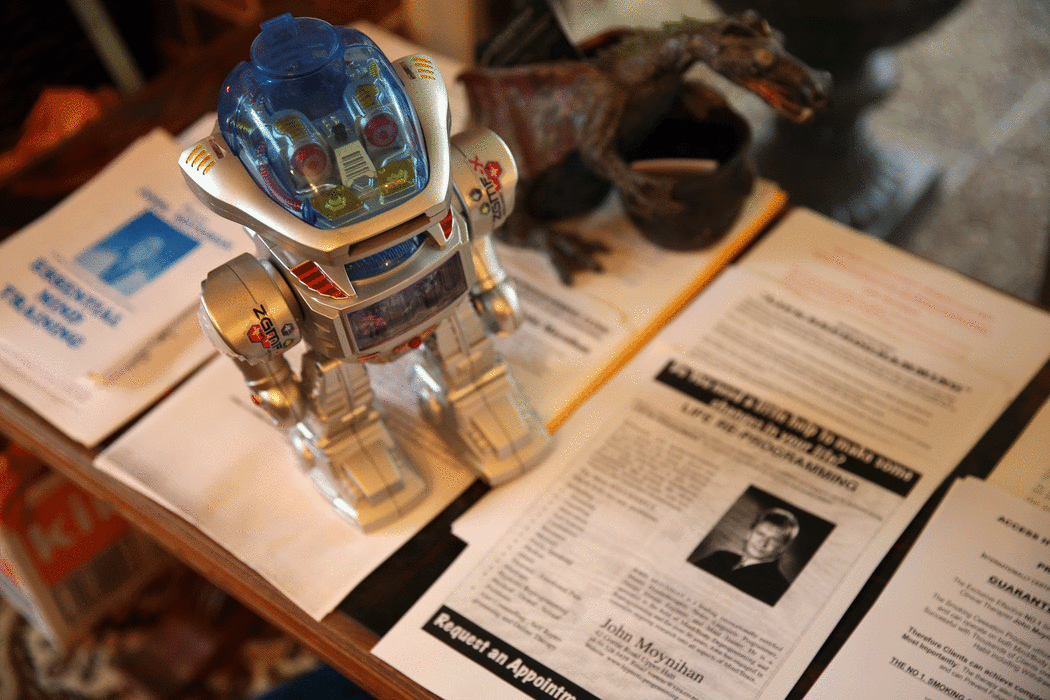 Uther Dean, hypnotist, robot