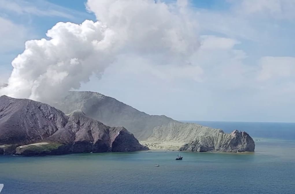 Whakaari White Island like 'Chernobyl' - helicopter paramedic