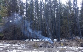 The fire near Lake Pukaki near the foot of Aoraki/Mt Cook, in the Mackenzie Country, was contained after snow and heavy rain hit the area but could take months to fully extinguish. 2 September 2020