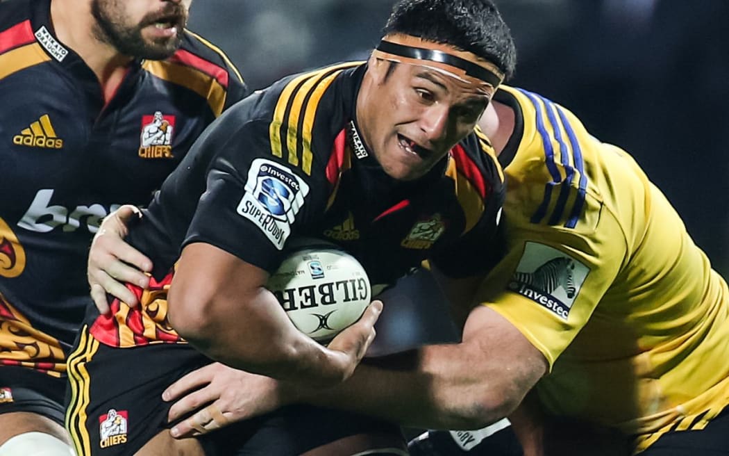 After eight seasons with the Chiefs, the former All Black loose forward Tanerau Latimer is to play for the Blues.