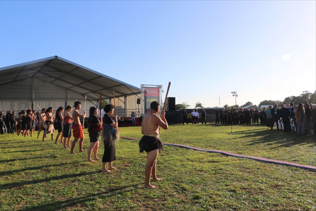 Tangata whenua welcome manuhiri
