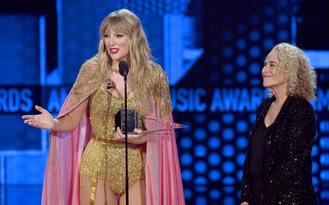 Taylor Swift beats Michael Jackson's American Music Award record | RNZ News