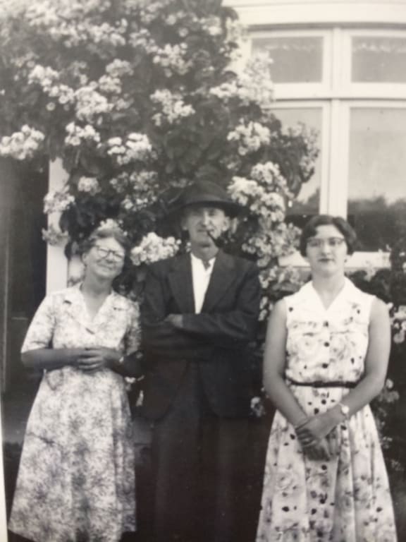 4lr0pb9 jean wally and jocelyn stevens mt view property late 1950s from family collection jpg