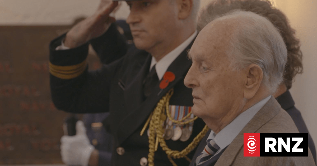 Veterans, public remember D-Day, 75 years on | RNZ