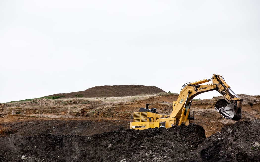 Takitimu Mine on the outskirts of Nightcaps is run by Bathurst Resources Ltd. The mining conglomerate hope to extend their operation in Ōhai.