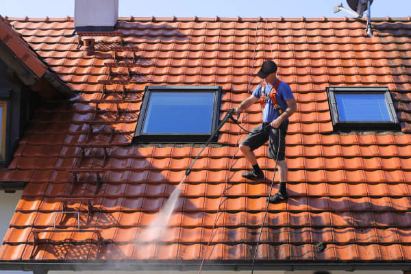 Roof cleaning with high pressure.