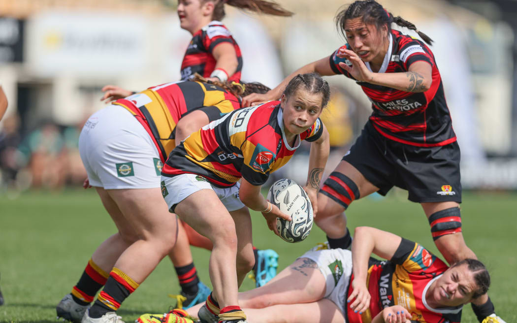 Ariana Bayler of Waikato passes under pressure