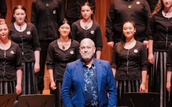 David Squire directing the NZ Youth Choir at the Sydney Opera House in December 2022.