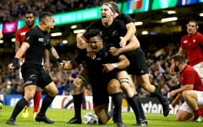 All Black winger Julian Savea scores against France RWC2015.