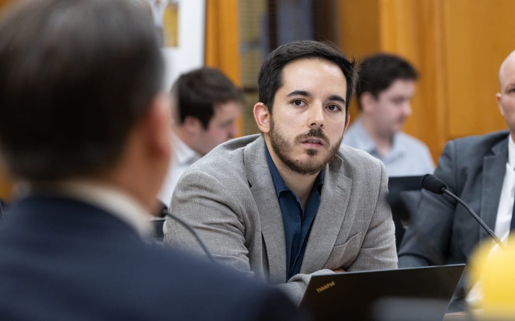 Green MP Ricardo Menendez March questioning a Minister in select committee.