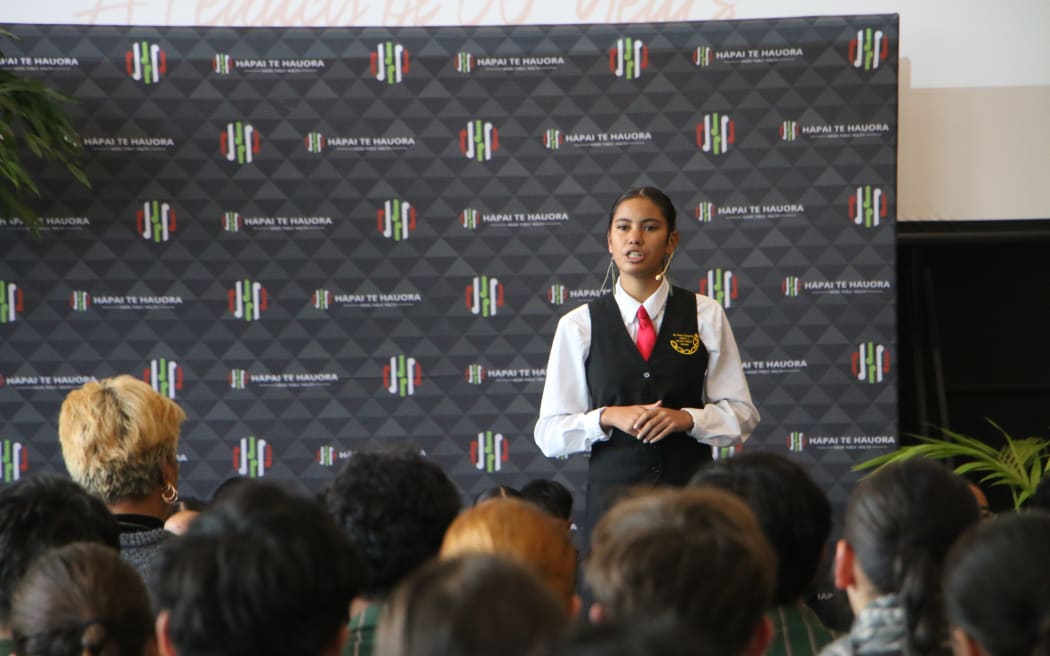 Kaea Paniora from Te Kura Kaupapa Māori o Hoani Waititi Marae, represented her kura at the Ngā Manu Kōrero Tāmaki ki te Waitematā in the Korimako (Senior English) section.