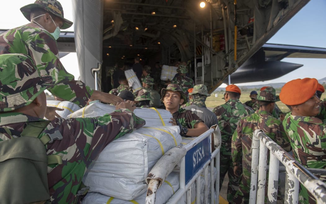 Indonesian soldiers help offload the 10.6 tonnes of supplies brought by a Royal New Zealand Air Force C-130 Hercules aircraft to Palu, the Indonesian port city devastated by a 7.5-magnitude earthquake and tsunami on 28 September.