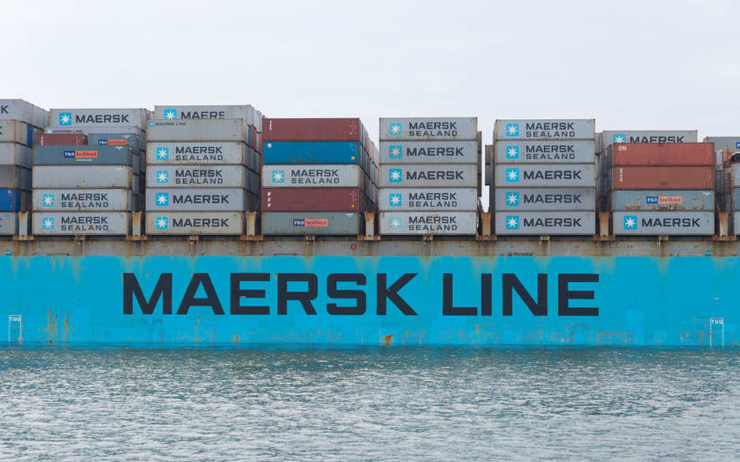 US Navy intercepts missiles in Red Sea while escorting Maersk ships ...